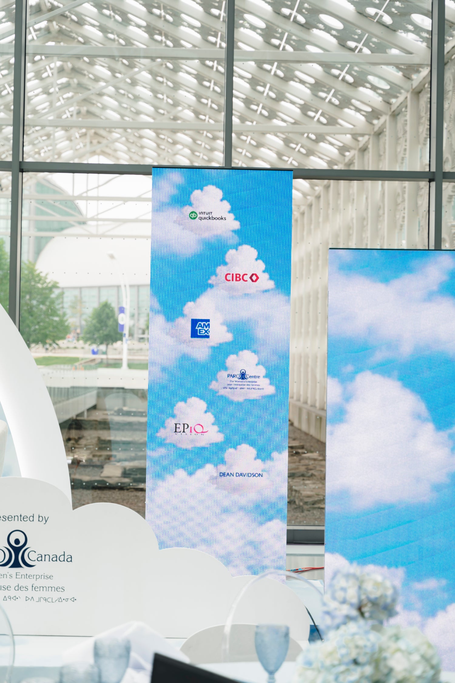 Quick Connect LED Retail Display